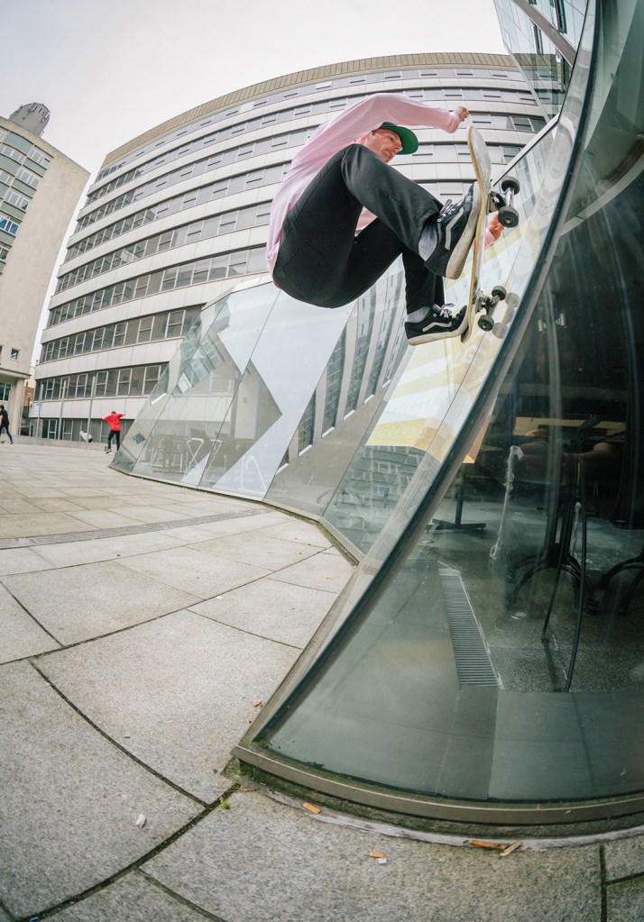 John-Dalton-Frontside-Wallride-Liverpool-D76V2319