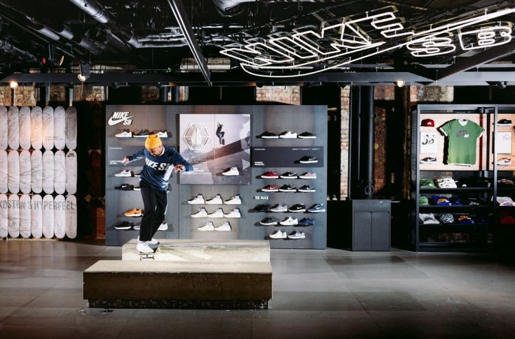 Eric Koston, Backside Tailslide, Nike Town, London, Koston 3 Launch.