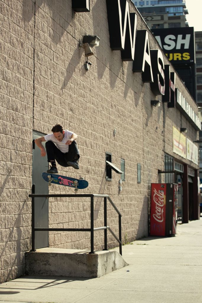 Austyn Gillette, fontside heelflip, New York, photo: Brian Kelley